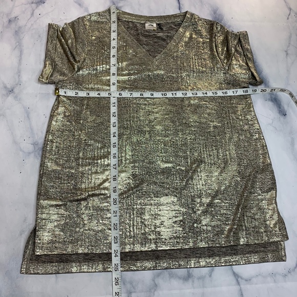 Anthropologie Akemi + Kin Festive Shine Top Tee - Picture 5 of 8